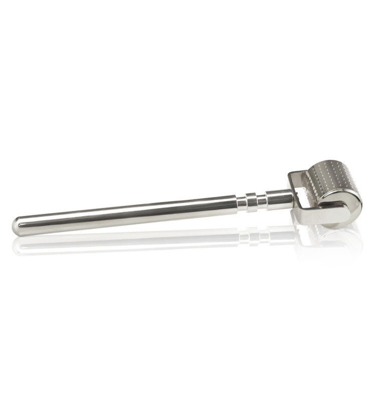 Derma Roller en or et argent avec 192 aiguilles de titane pour la barbe